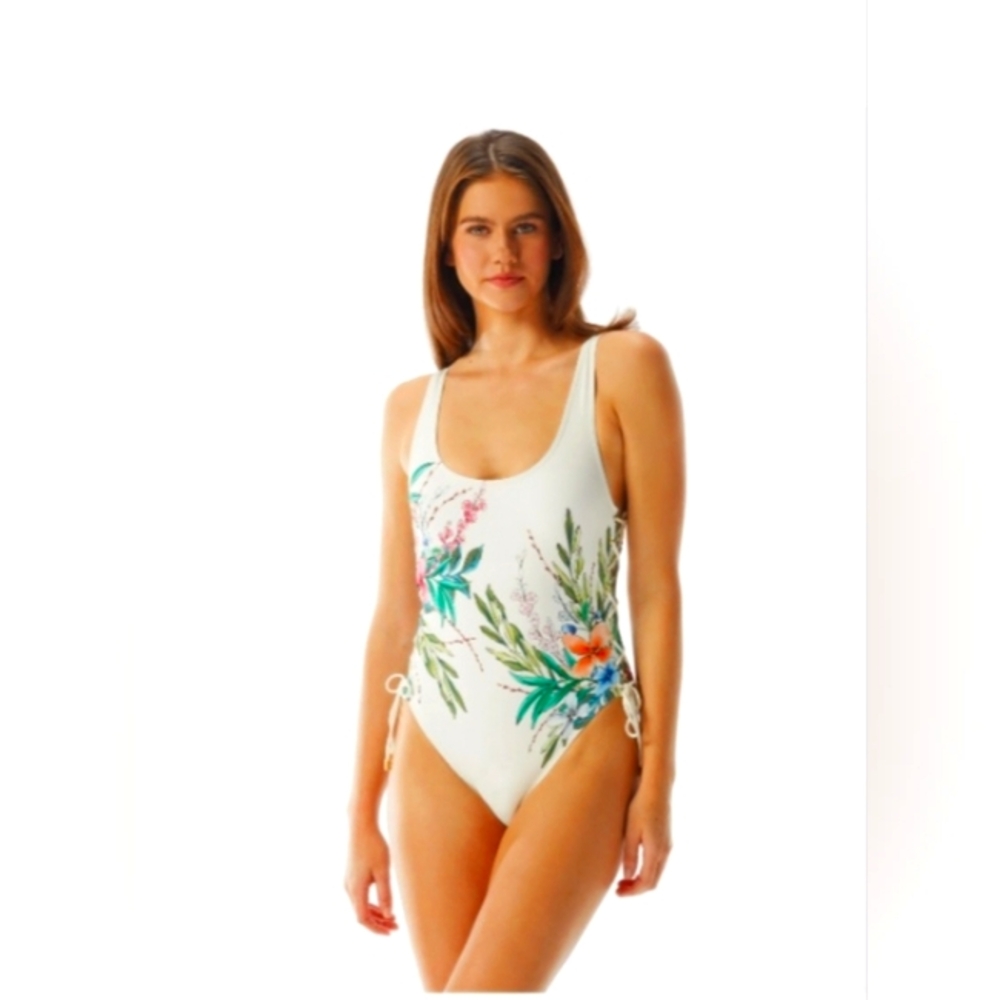 Vince Camuto Pacific Grove Onepiece Swimswit